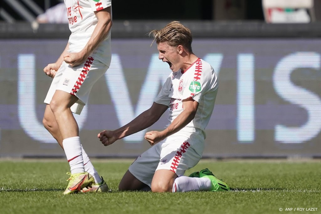 Steijn helpt FC Twente in blessuretijd aan zege bij NEC