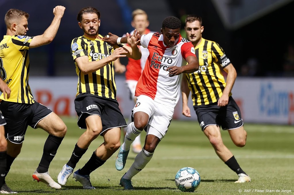 Dilrosun bevrijd na doelpunt bij debuut Feyenoord