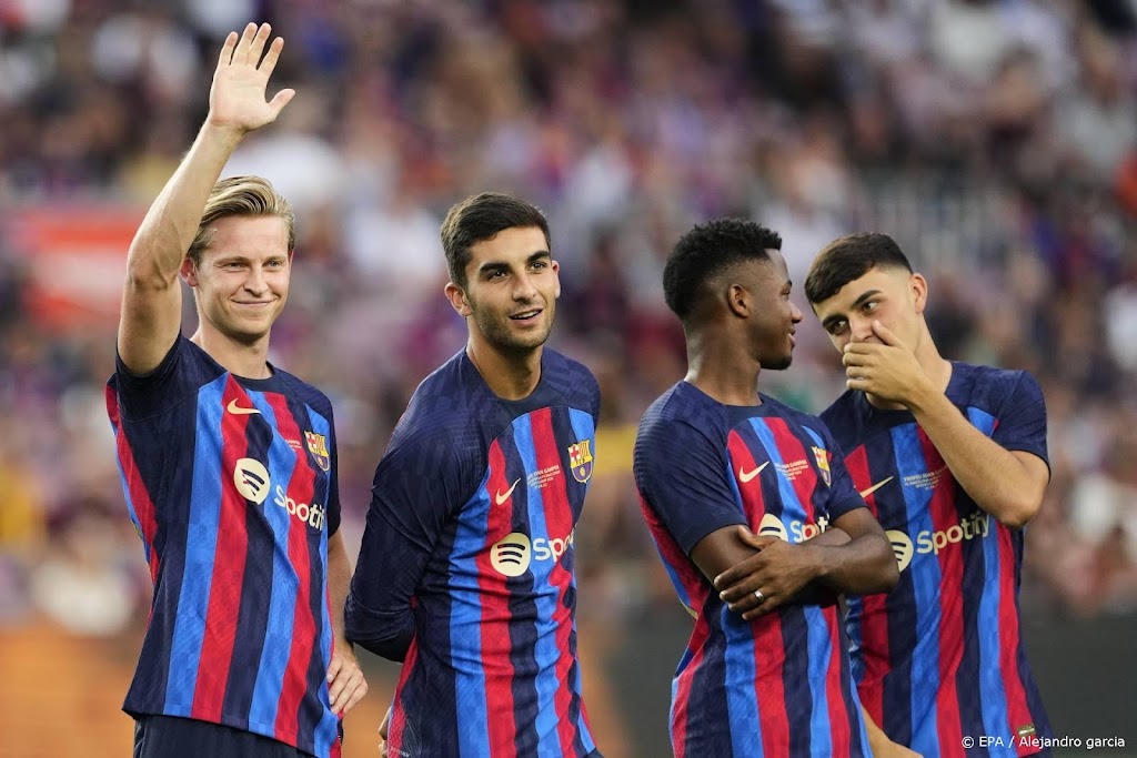 FC Barcelona wint dankzij doelpunt De Jong Trofeu Joan Gamper