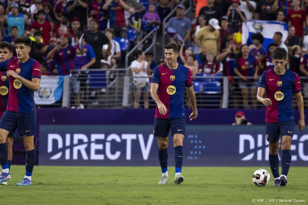 Lewandowski prijst nieuwe Barça-trainer Flick na oefennederlaag