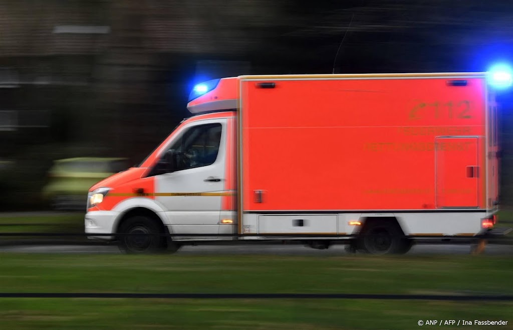 Ook man uit Urk levend onder puin van Duits hotel gehaald