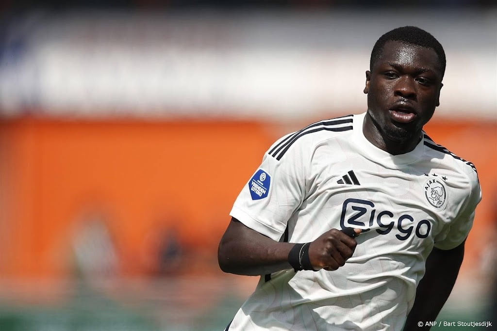 Ajax met Brobbey maar zonder Bergwijn naar Panathinaikos