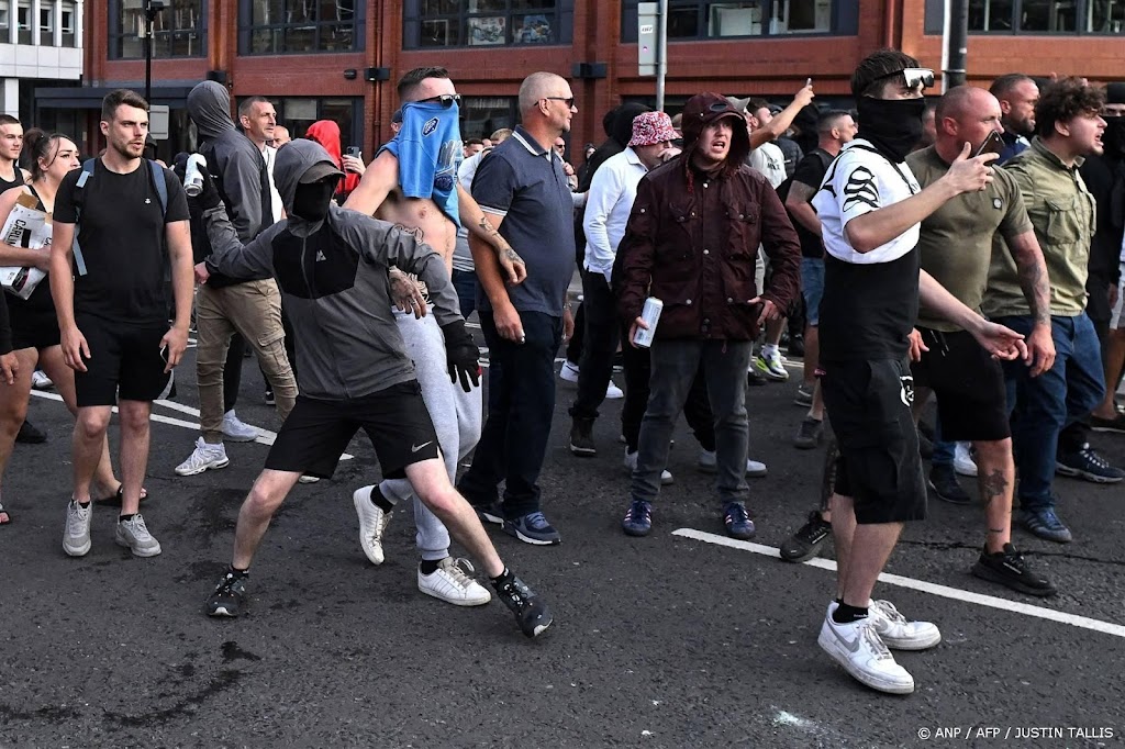 Advies voor Britse parlementariërs: overweeg thuiswerk om rellen