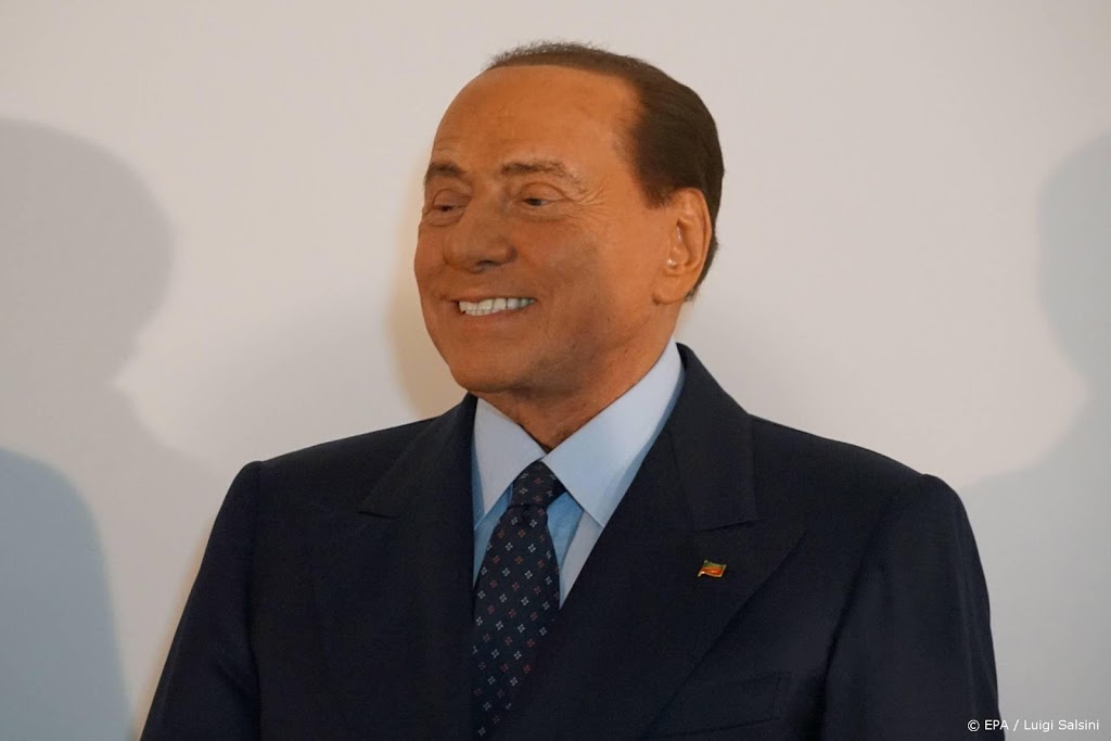 Berlusconi aan beterende hand