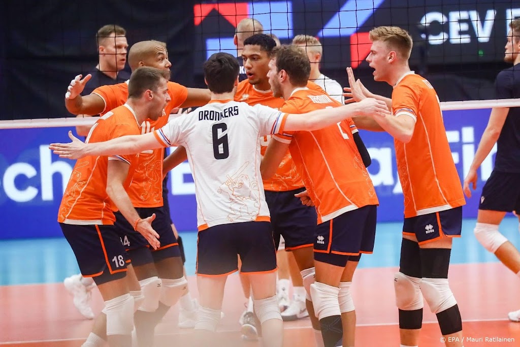 Volleyballers na zege op Finland als groepswinnaar door op EK 