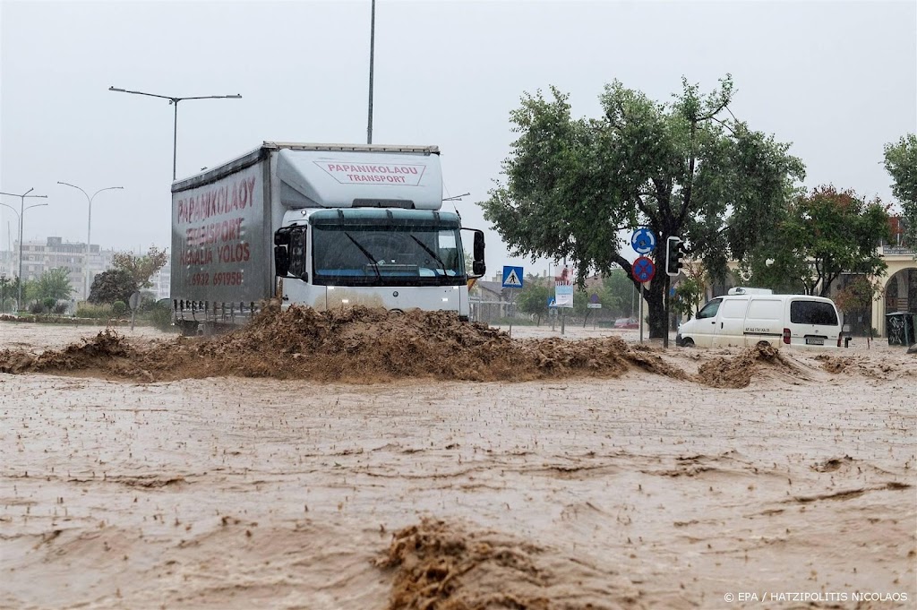 Reddingsoperaties in overstromingsgebied Centraal-Griekenland