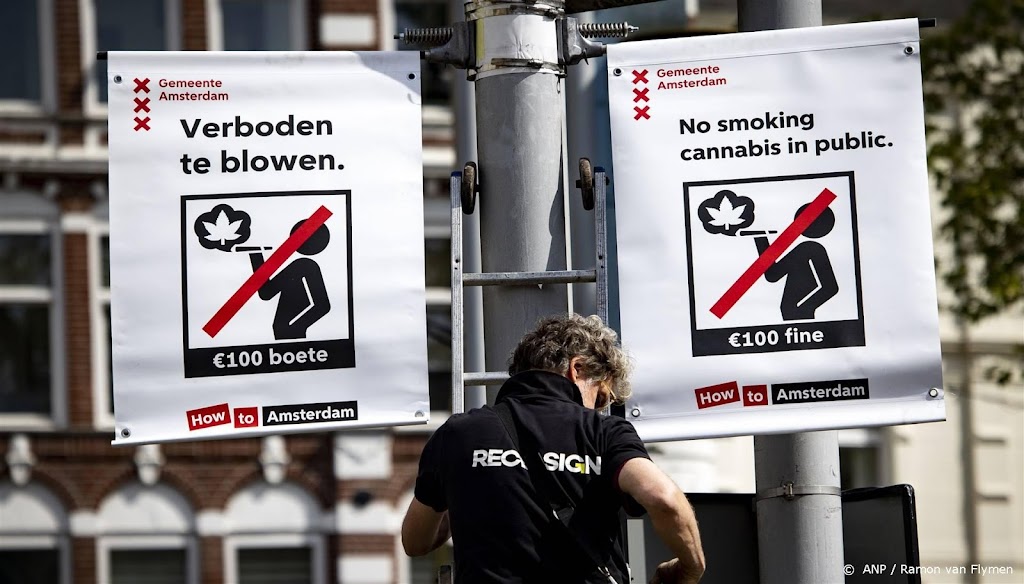 Nul boetes, 700 waarschuwingen uitgedeeld om blowverbod Amsterdam