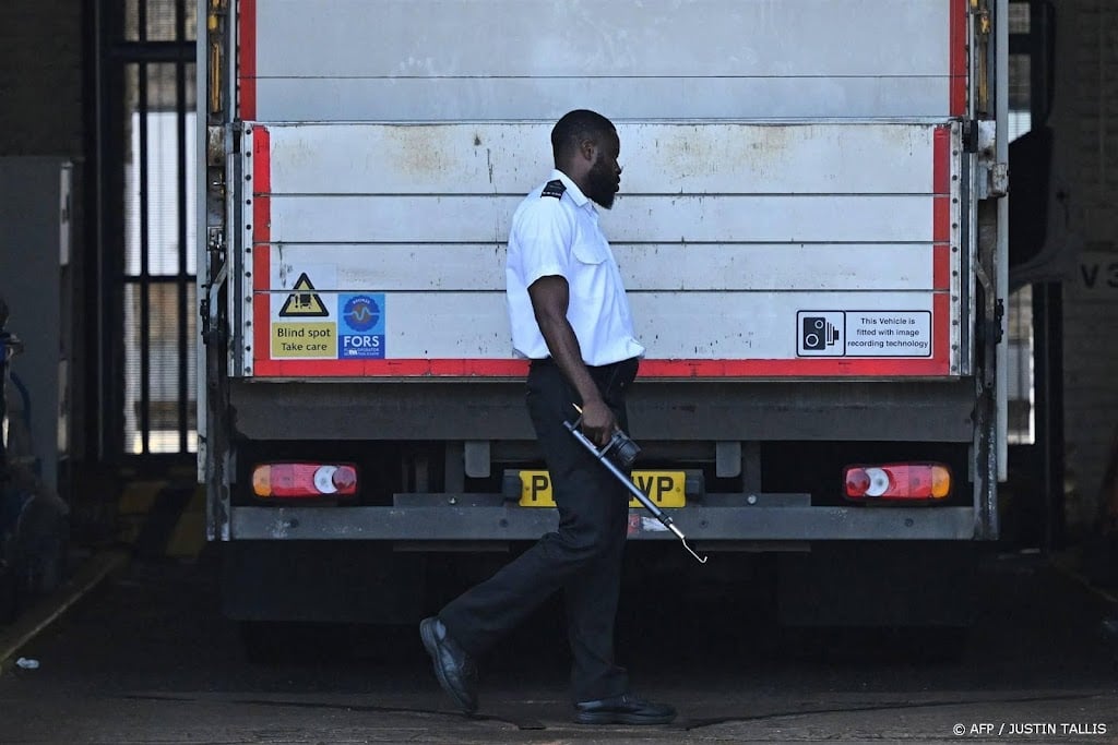 Britse politie deelt foto vrachtwagen in klopjacht na ontsnapping