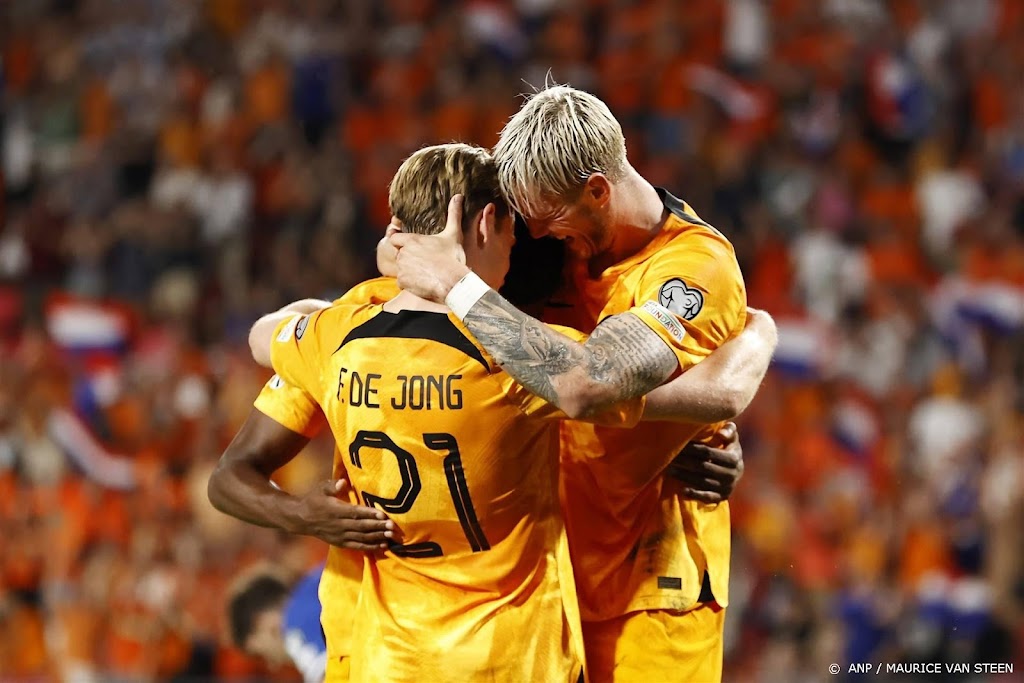 Oranje klopt Grieken in aangepast systeem en zet stap naar EK