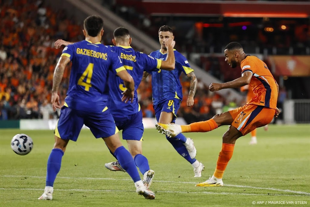 Oranje start weg richting WK met ruime zege op Bosnië