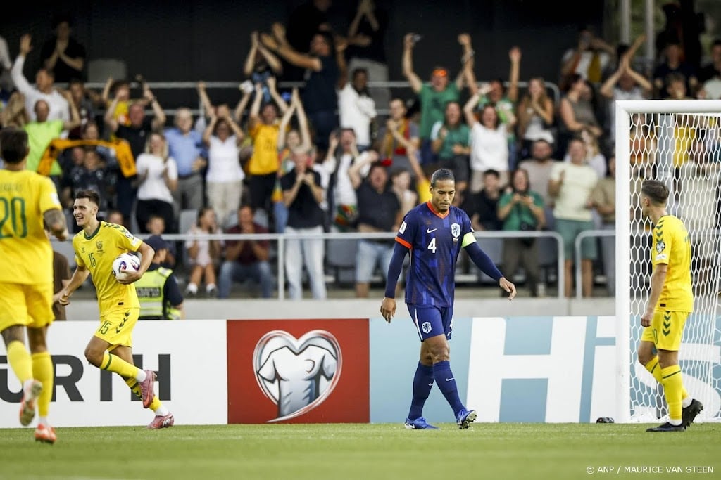 Oranje-aanvoerder Van Dijk had 'slechte avond' in Litouwen