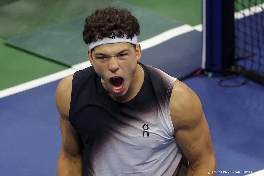 Shelton verslaat Tsitsipas, treft Alcaraz in kwartfinale US Open