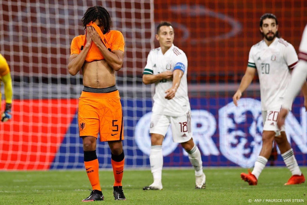 Nederlandse elftal verliest bij debuut bondscoach De Boer