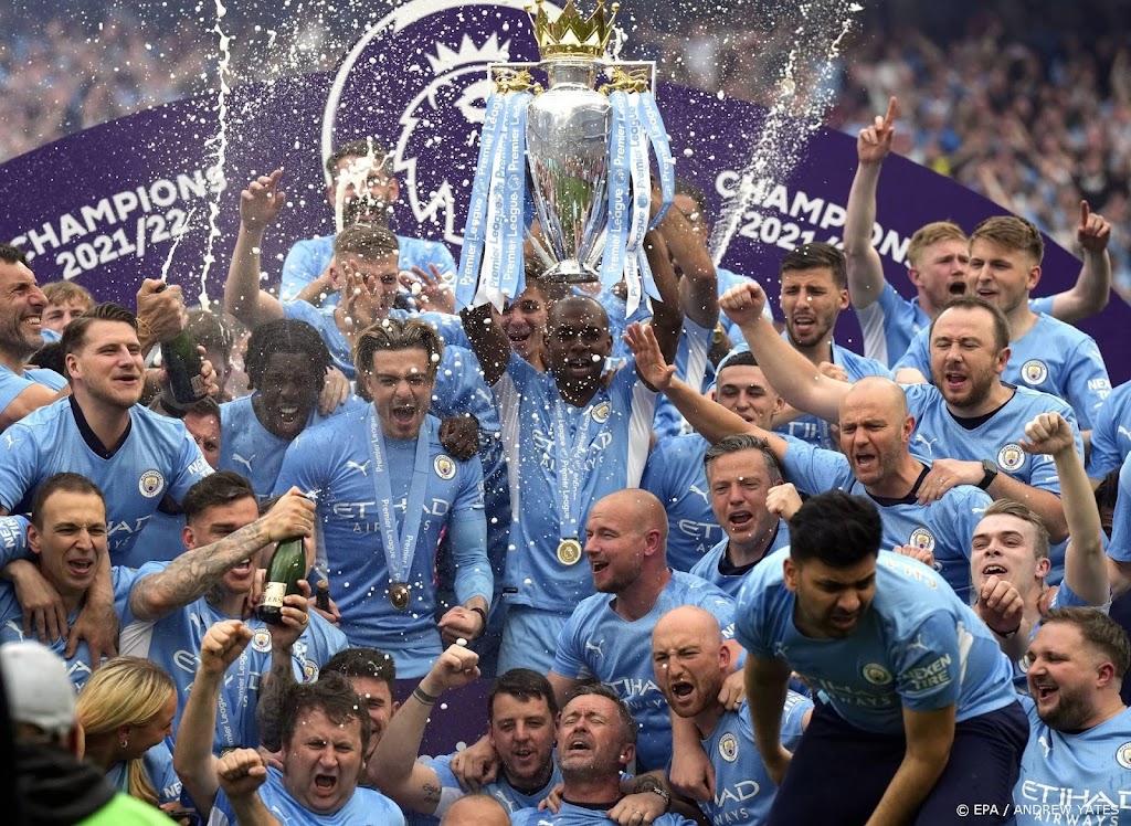Forse boete Manchester City voor kampioensfeest met fans op veld