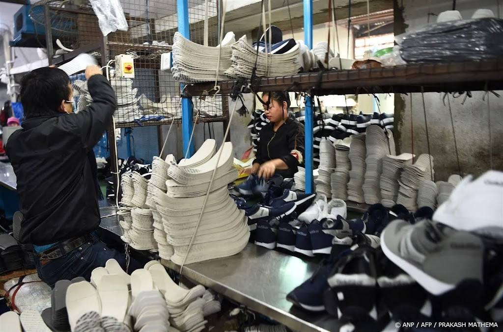 Verlies biodiversiteit door productie sneakers en smartphones