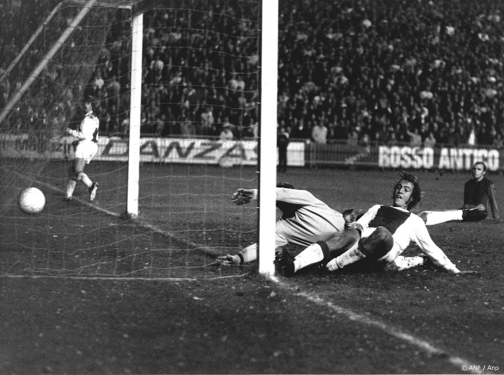 Ajax 'diepbedroefd' door overlijden oud-speler Neeskens