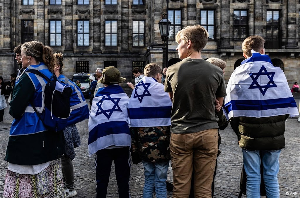 Herdenking 7 oktober op de Dam kort verstoord