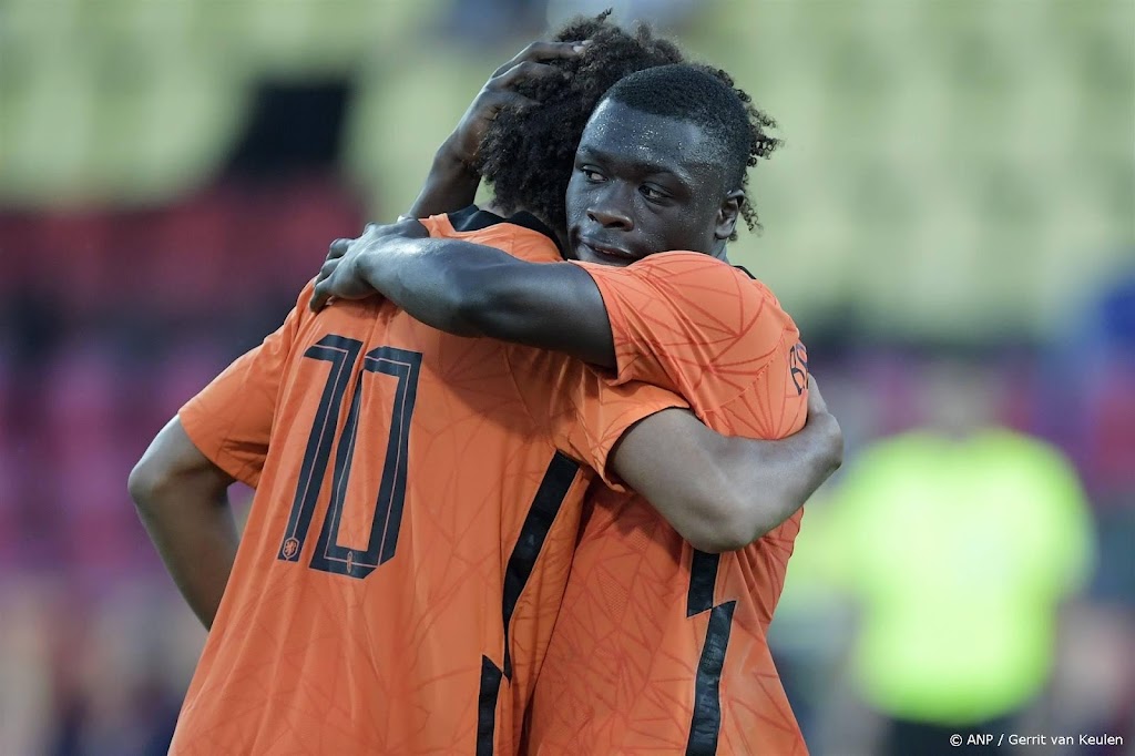 Koeman wil Brobbey en Zirkzee mogelijk weer beurtelings zien    