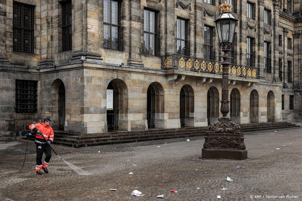 Koninklijk Paleis op de Dam beklad met rode verf