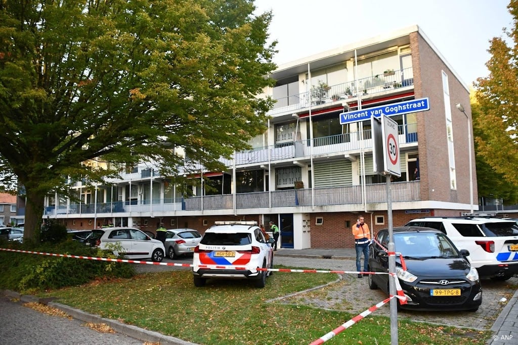 Bloemen en knuffels bij woning Terneuzen