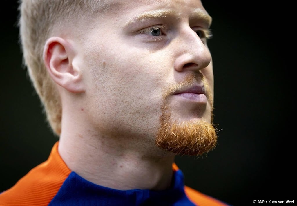 Spits Meerdink verlaat Nederlands elftal met blessure