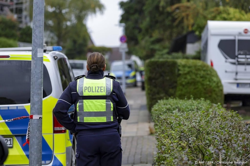 Zoon neergestoken Duitse burgemeester geboeid uit huis meegenomen