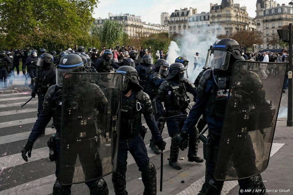 Gebruik flitsgranaten bij Franse scholierenprotesten opgeschort