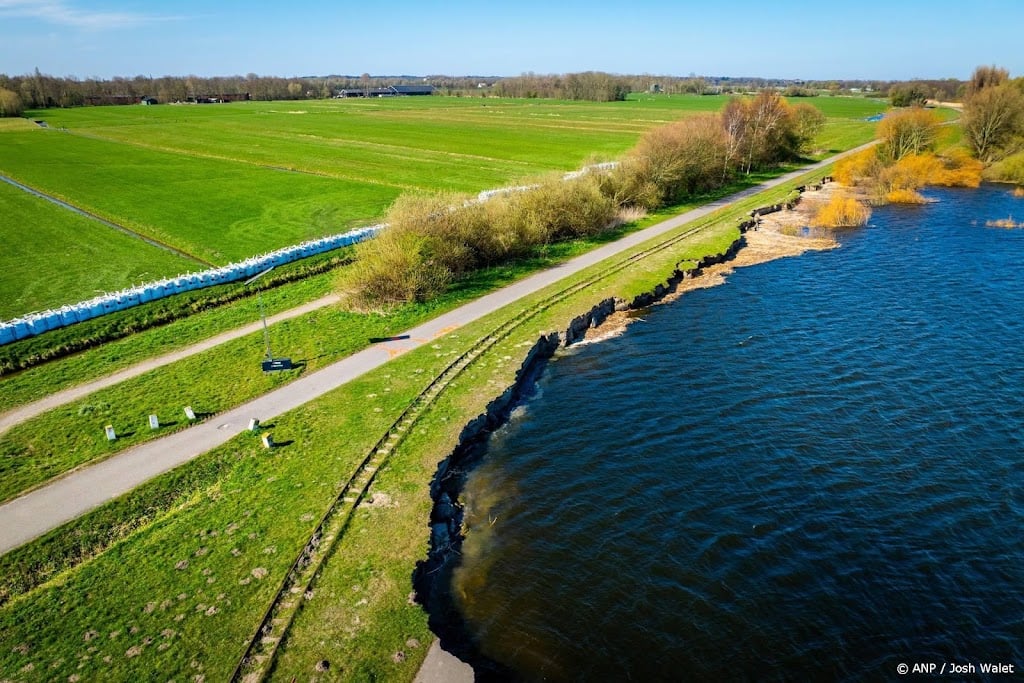 Herstel ingezakte oever Valkenburgse Meer duurt zeker jaar langer