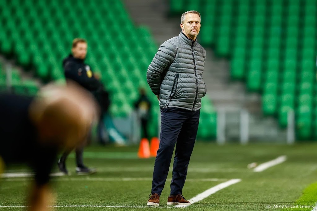 Trainer Van den Brom tekent voor drie jaar bij KRC Genk