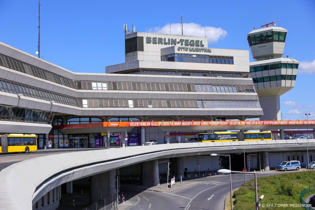 Berlijners zwaaien laatste vluchten van vliegveld Tegel uit