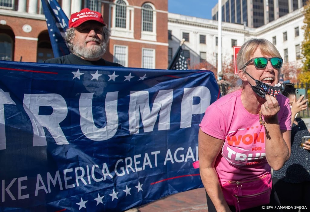 Aanhangers Trump de straat op: 'stop het stelen'