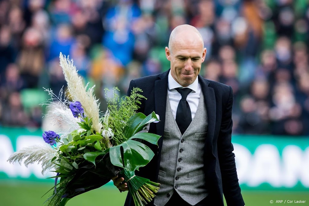 FC Groningen neemt in vol stadion afscheid van Robben
