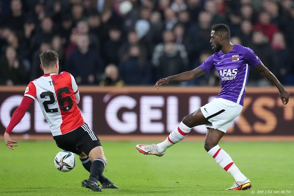 Feyenoord - AZ even stilgelegd na wangedrag fans thuisclub