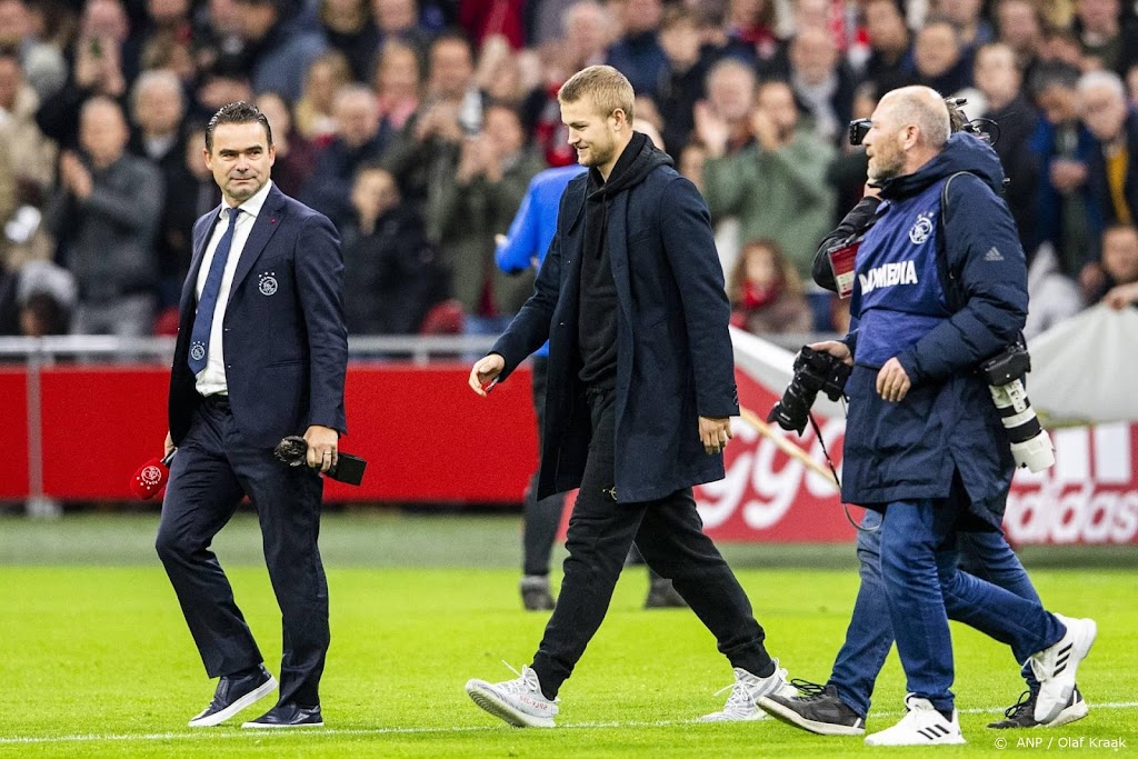 Verdediger De Ligt neemt afscheid van supporters Ajax