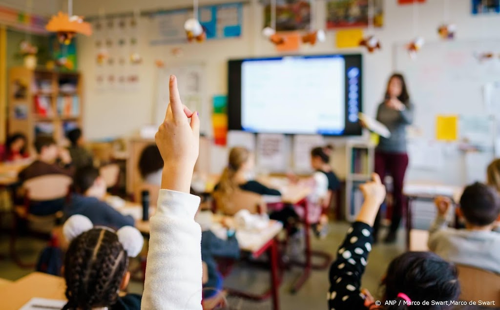 Kabinet: experiment met bonus voor leraren die meer uren werken