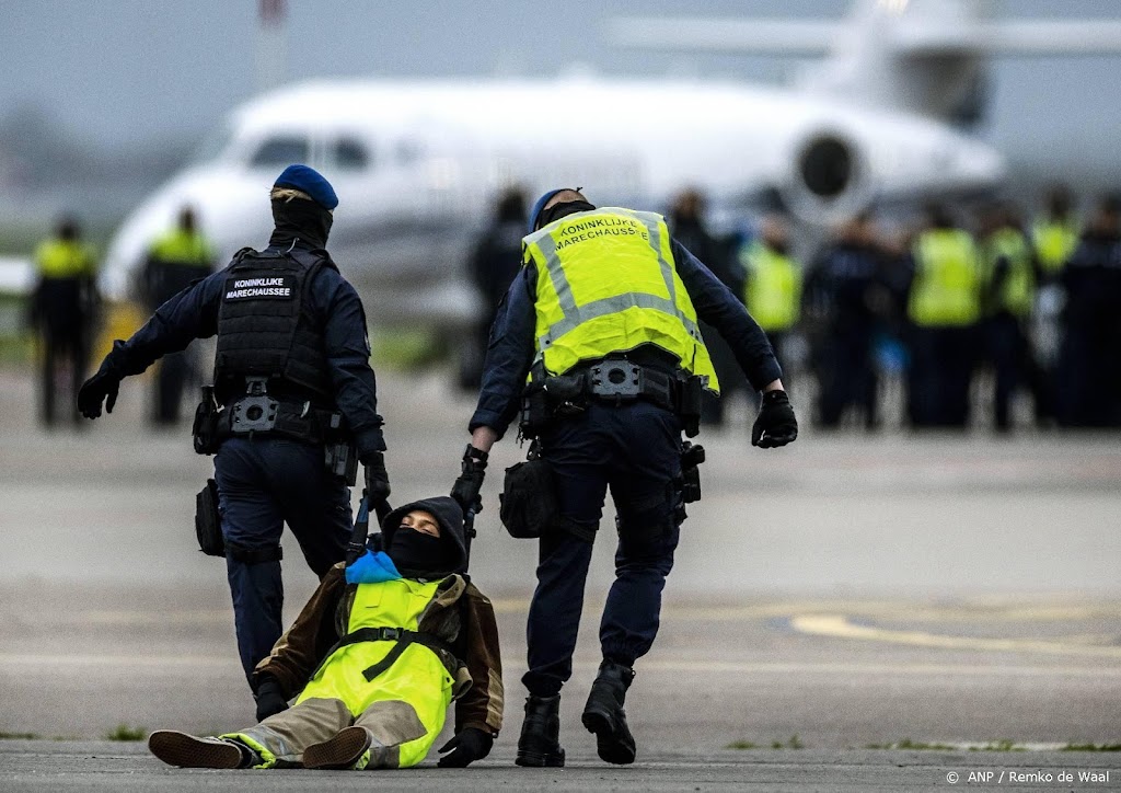 Marechaussee: aantal arrestanten bij acties Schiphol richting 300