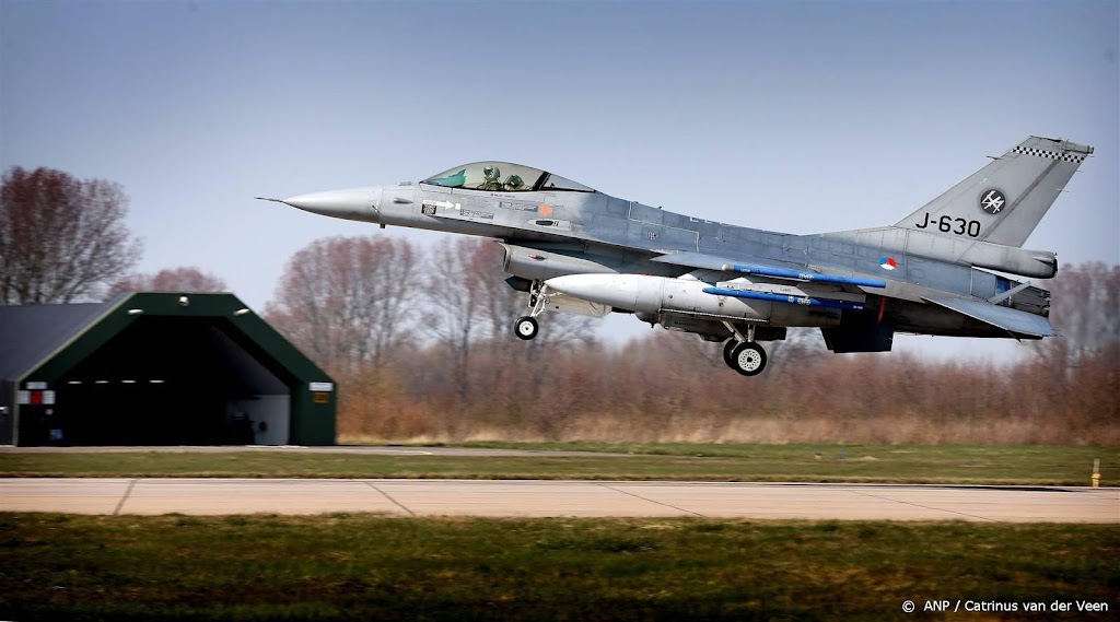 Eerste F-16's op weg naar trainingscentrum voor Oekraïners