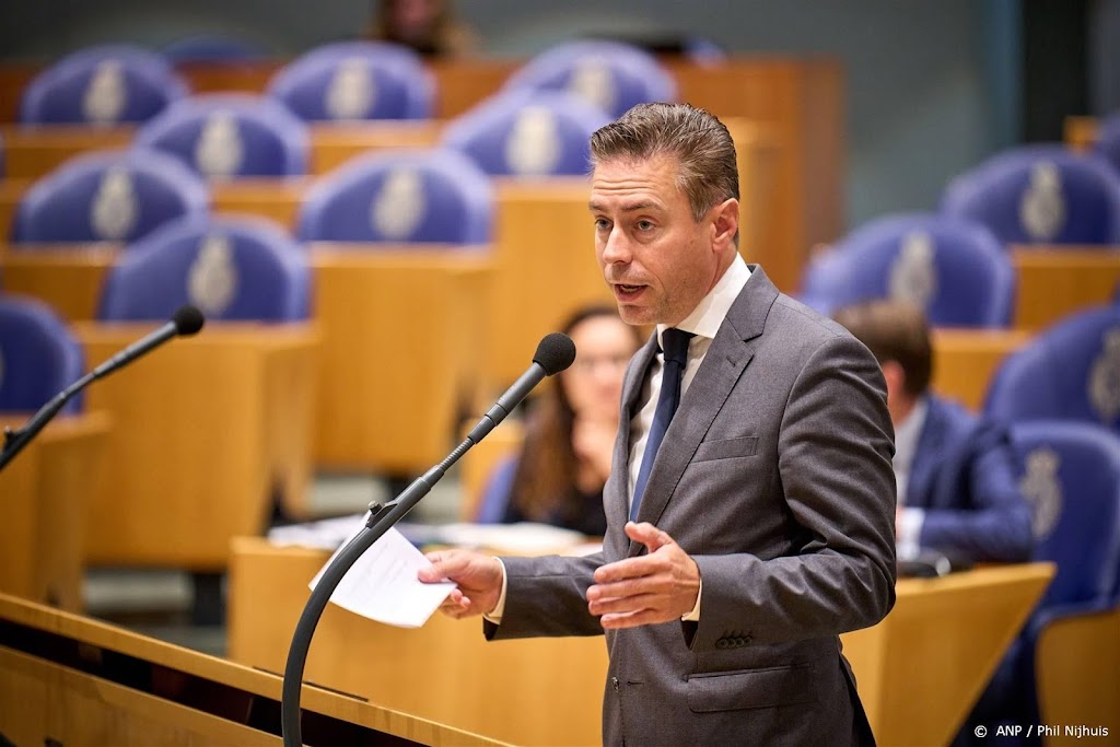 NOS evalueert item met platen politici na Hatikwa-verzoek van SGP