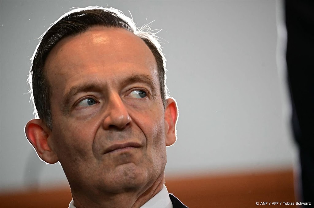Duitse minister verlaat FDP om in kabinet te blijven