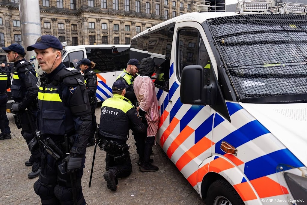 Twee aanhoudingen op de Dam, onrustige sfeer bij fans Maccabi