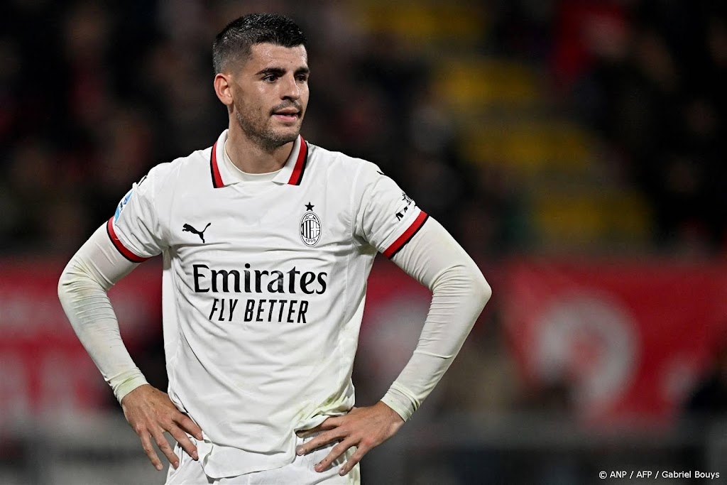 Spits Morata van Milan naar ziekenhuis na botsing met hoofd 