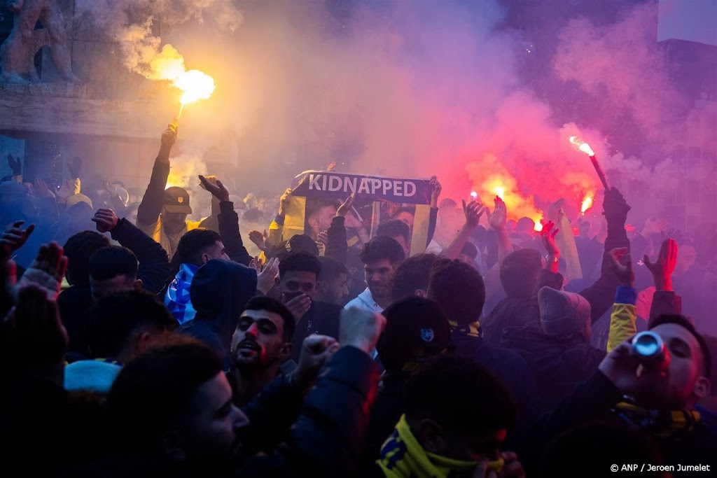 Maccabi-fans verlaten Dam, zeker tien aanhoudingen