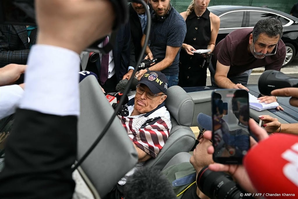 Rudy Giuliani krijgt van rechter week om appartement af te staan
