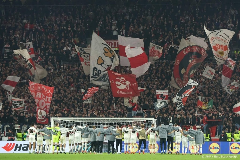 16 Feyenoord-supporters aangehouden in Stuttgart na vernielingen