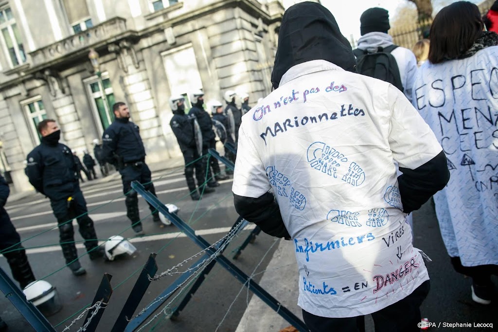 Tegenstanders vaccinatieplicht in Brussel met traangas verjaagd