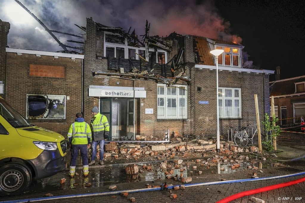 Kerkgebouw Rotterdam verwoest door brand, omwonenden weer thuis