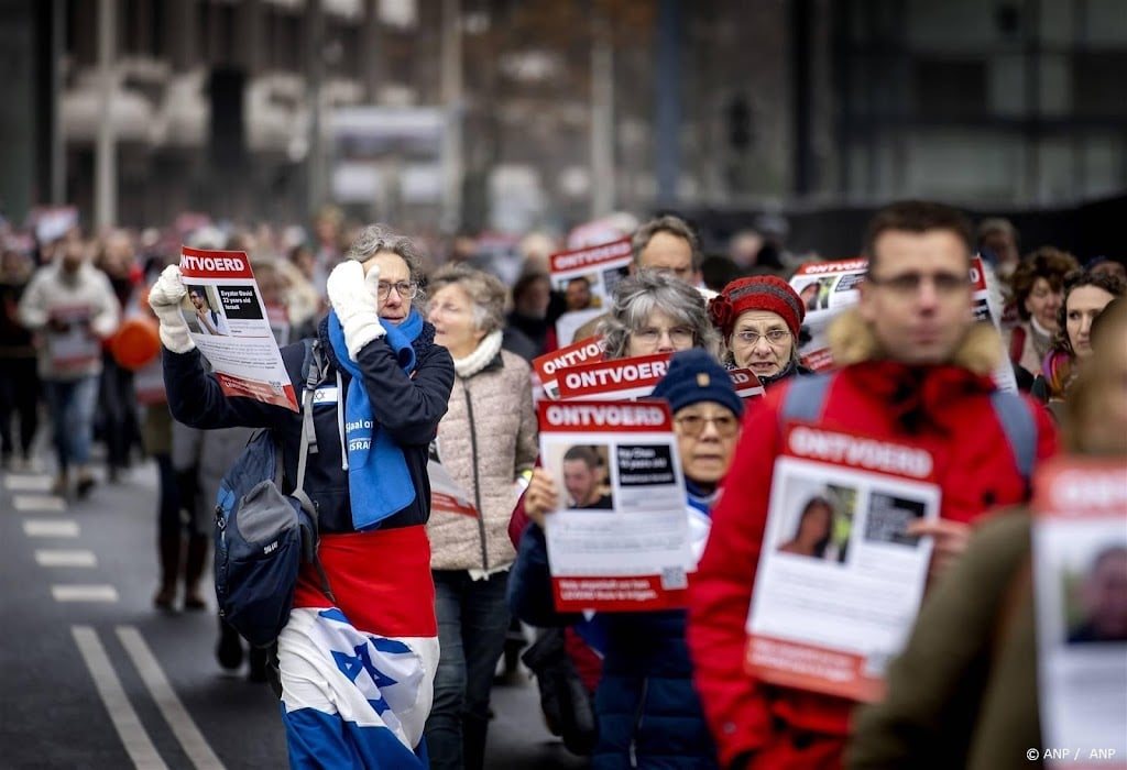 Honderden lopen in Den Haag stille tocht voor gijzelaars Hamas