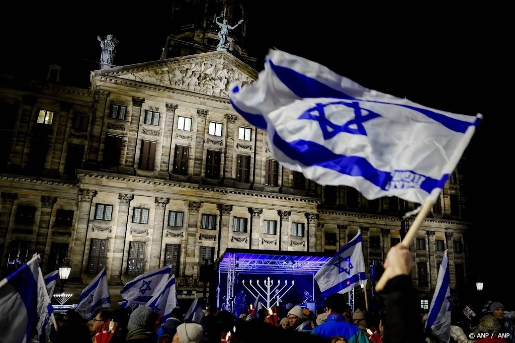 Yeşilgöz bij chanoekaviering: elke uiting antisemitisme is te veel