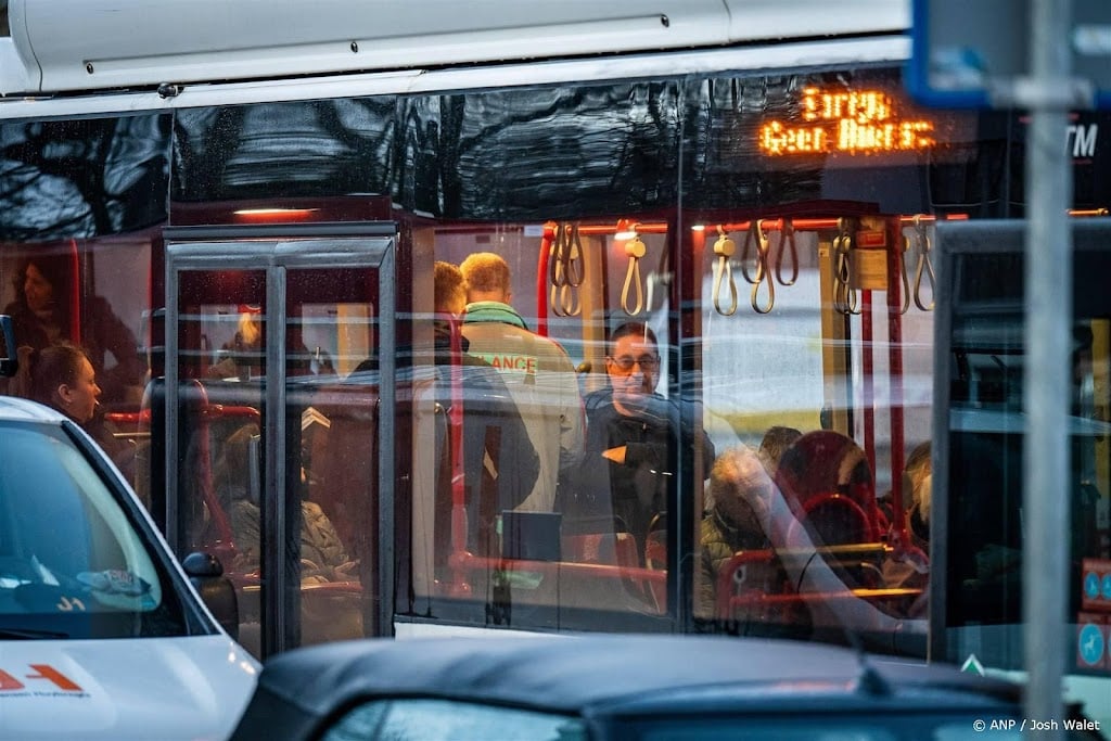 Omwonenden portiekflat Den Haag waar explosie was opgevangen