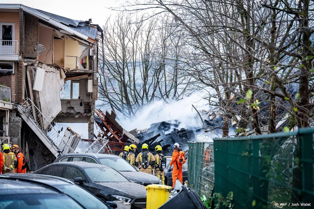 Hulpdiensten bij portiekflat Den Haag ook in lucht actief